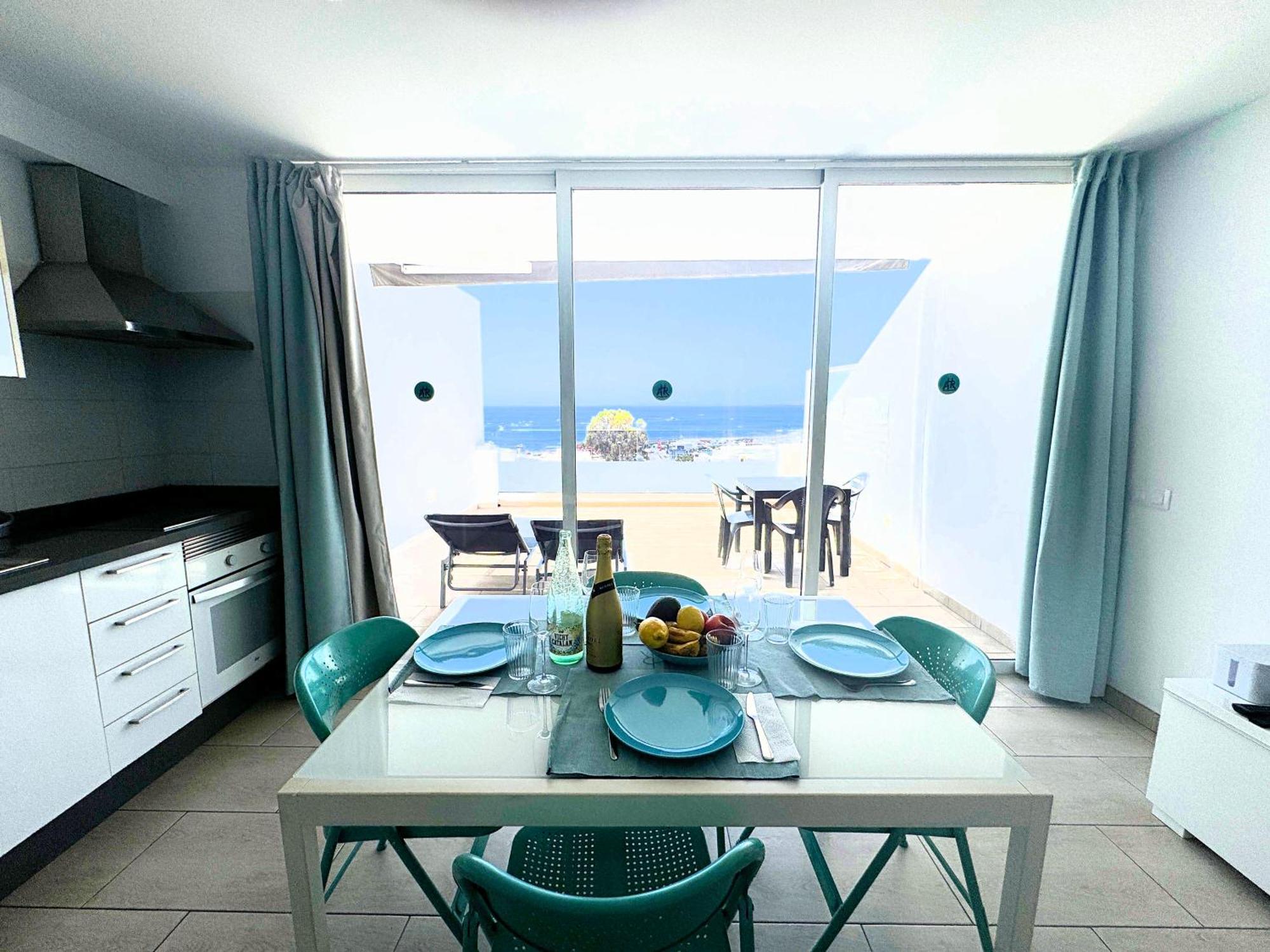 Arthouse Sea View - Acquamarina E Zaffiro Villa Puerto del Carmen  Bagian luar foto